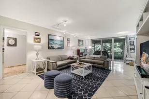 933 Cypress Grove Dr, Pompano Beach, FL 33069 - Photo 4