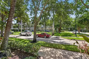 128 W Royal Palm Cir, Jupiter, FL 33458 - Photo 10