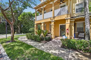 128 W Royal Palm Cir, Jupiter, FL 33458 - Photo 2