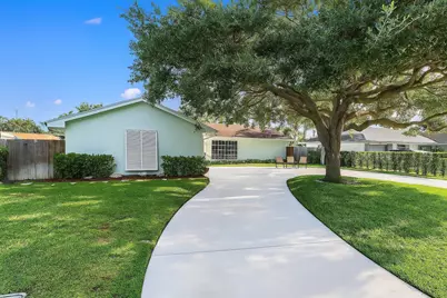 4193 Hyacinth Circle N, Palm Beach Gardens, FL 33410 - Photo 2
