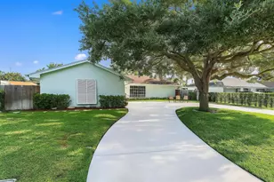 4193 Hyacinth Cir N, Palm Beach Gardens, FL 33410 - Photo 2