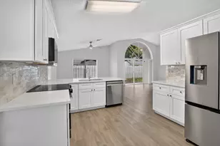 1371 SW 181st Ave, Pembroke Pines, FL 33029 - Photo 8