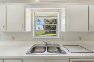 636 SW Eyerly Ave, Port Saint Lucie, FL 34983 - Photo 12