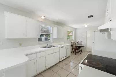 636 SW Eyerly Avenue, Port Saint Lucie, FL 34983 - Photo 8