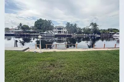 460 Paradise Isle Boulevard #101, Hallandale Beach, FL 33009 - Photo 2