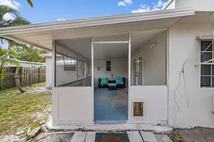 336 S Chillingworth Dr, West Palm Beach, FL 33409 - Photo 2