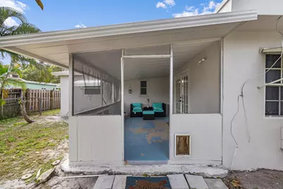 336 S Chillingworth Drive, West Palm Beach, FL 33409 - Photo 2