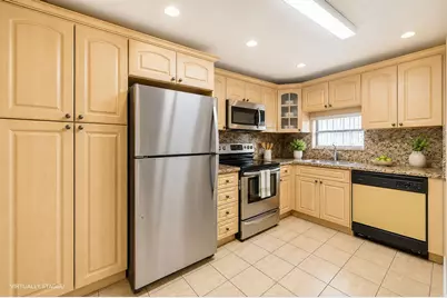 8980 S Hollybrook Boulevard #204, Pembroke Pines, FL 33025 - Photo 2
