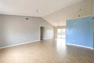 392 SE Crosspoint Dr, Port Saint Lucie, FL 34983 - Photo 4