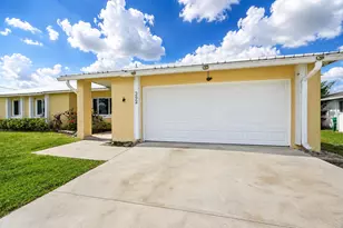 392 SE Crosspoint Dr, Port Saint Lucie, FL 34983 - Photo 2