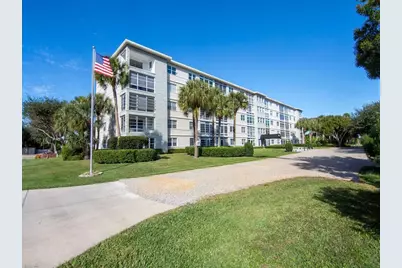 2333 Indian River Boulevard, Vero Beach, FL 32960 - Photo 2