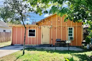 1009 S Pine St, Lake Worth Beach, FL 33460 - Photo 2