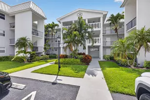 29 Colonial Club Dr, Boynton Beach, FL 33435 - Photo 1