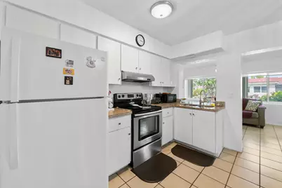 7000 NW 95th Terrace, Tamarac, FL 33321 - Photo 2