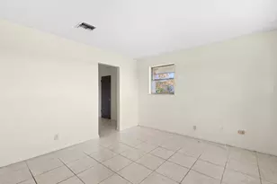 110 SW 12th Ave, South Bay, FL 33493 - Photo 12
