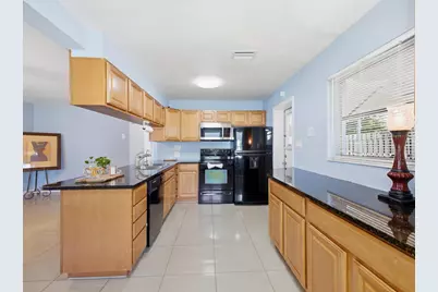 370 Orange Way, West Palm Beach, FL 33405 - Photo 4