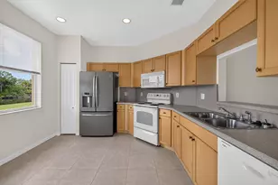 9810 SW Eastbrook Cir, Port Saint Lucie, FL 34987 - Photo 10