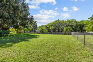 136 Sparrow Dr, Royal Palm Beach, FL 33411 - Photo 24