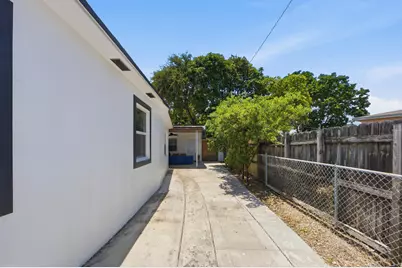 8800 NW 33 Avenue Road, Miami, FL 33147 - Photo 42