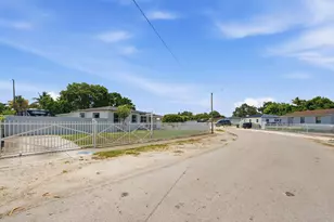 8800 NW 33 Ave Rd, Miami, FL 33147 - Photo 48
