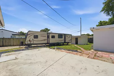 8800 NW 33 Avenue Road, Miami, FL 33147 - Photo 34