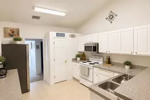 2017 SE Dranson Cir, Port Saint Lucie, FL 34952 - Photo 4