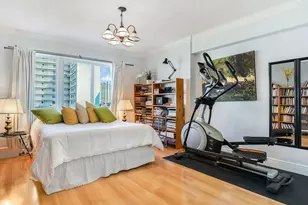 126 Golden Isles Dr, Hallandale Beach, FL 33009 - Photo 26