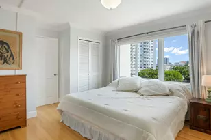 126 Golden Isles Dr, Hallandale Beach, FL 33009 - Photo 24