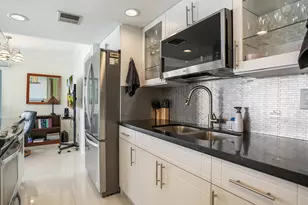 126 Golden Isles Dr, Hallandale Beach, FL 33009 - Photo 16