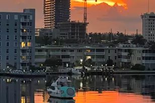 126 Golden Isles Dr, Hallandale Beach, FL 33009 - Photo 38