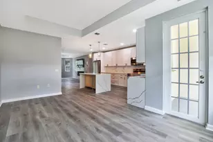 2425 San Pietro Cir, Palm Beach Gardens, FL 33410 - Photo 10
