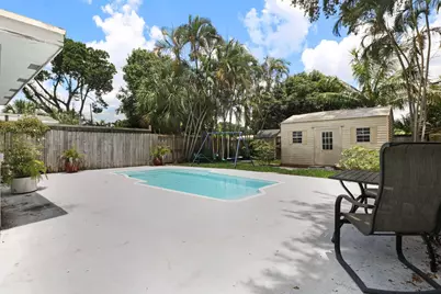 1435 NE 39th Street, Oakland Park, FL 33334 - Photo 2