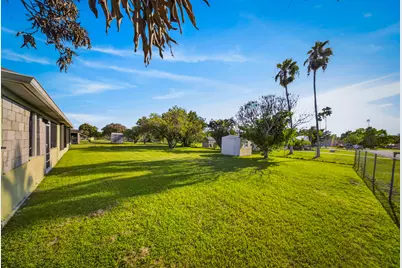1462 SE North Balcourt Court SE, Port Saint Lucie, FL 34952 - Photo 22