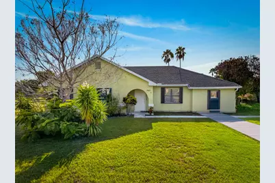 1462 SE North Balcourt Court SE, Port Saint Lucie, FL 34952 - Photo 1