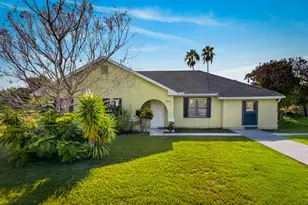 1462 SE North Balcourt Ct SE, Port Saint Lucie, FL 34952 - Photo 1