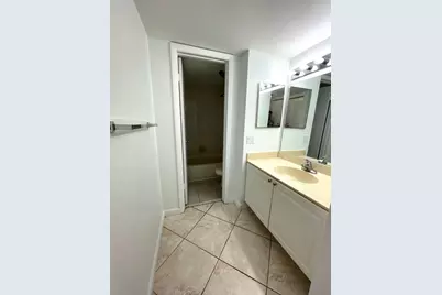 711 N Pine Island Road #305, Plantation, FL 33324 - Photo 14