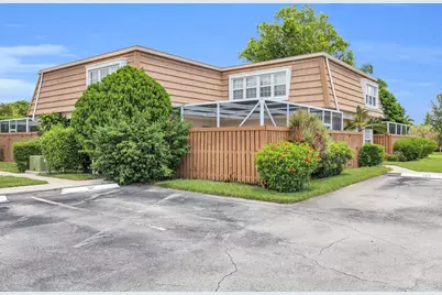 11557 Winchester Drive, Palm Beach Gardens, FL 33410 - Photo 2