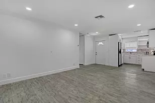 2940 Crosley Dr E, West Palm Beach, FL 33415 - Photo 10