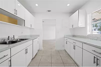 583 NW 17th Place, Fort Lauderdale, FL 33311 - Photo 4