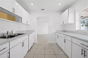 583 NW 17th Pl, Fort Lauderdale, FL 33311 - Photo 4