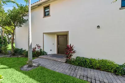 6001 Woods Edge Circle, Riviera Beach, FL 33410 - Photo 2