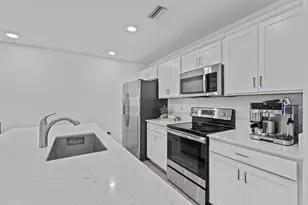 6001 Woods Edge Cir, Riviera Beach, FL 33410 - Photo 8