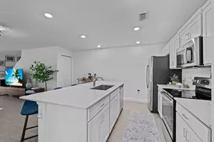 6001 Woods Edge Cir, Riviera Beach, FL 33410 - Photo 10