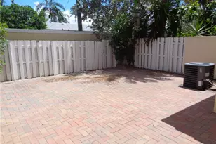 11379 NW 34th Pl, Sunrise, FL 33323 - Photo 14