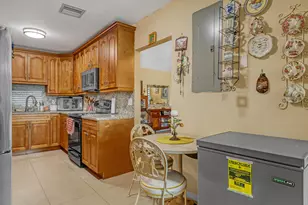 2886 Fernley Dr E, West Palm Beach, FL 33415 - Photo 14