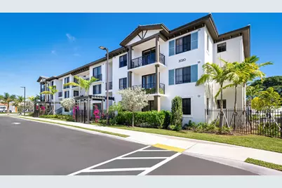 2000 Stirling Road #3-101, Hollywood, FL 33020 - Photo 4