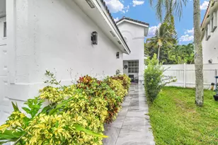 651 SW 176th Ave, Pembroke Pines, FL 33029 - Photo 2