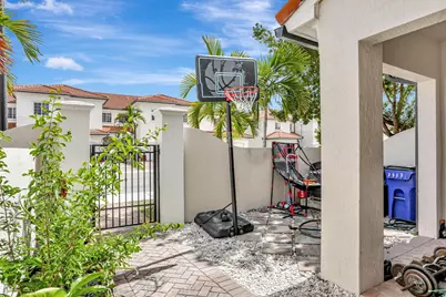 3513 NW 29th Court, Lauderdale Lakes, FL 33311 - Photo 4