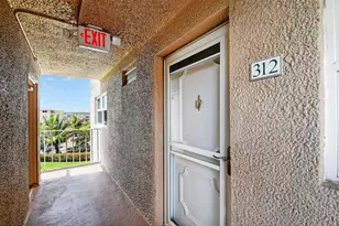 2615 NE 1st Ct, Boynton Beach, FL 33435 - Photo 2
