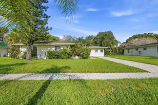 854 SE Tierra Ct, Port Saint Lucie, FL 34983 - Photo 2